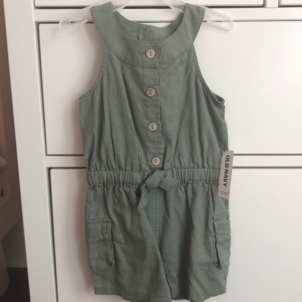 NWT Romper size 12-18 M Old Navy